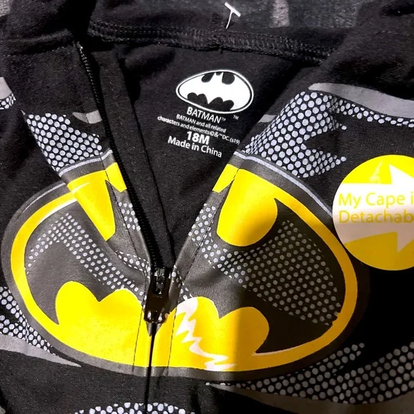 🌼 Baby Boy Batman Jumpsuit W/ Cape - Picture 3 of 3
